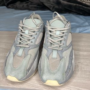Yeezy boost 700